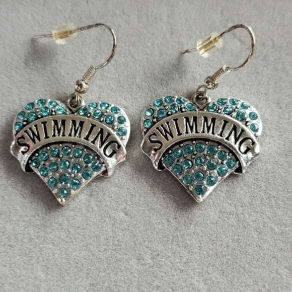 Heart Swimming Earrings - Picture 3 of 4